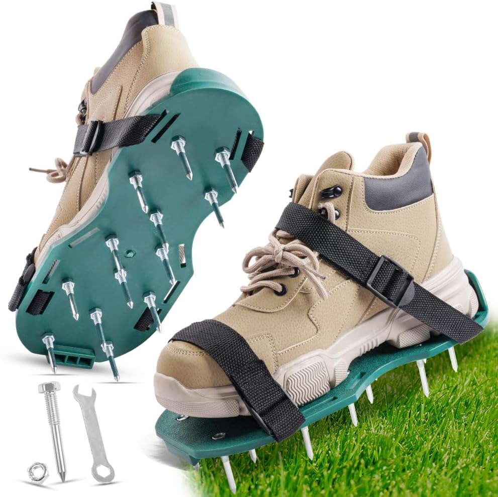 URAQT Sandales Aérateur Pelouse, 1 Paire 47mm Aérateur de Pelouse avec 26 Clous et Clé, Chaussure à Gazon Ajustable, Amélioration de la qualité du Sol, pour Aerateur Gazon (Vert)