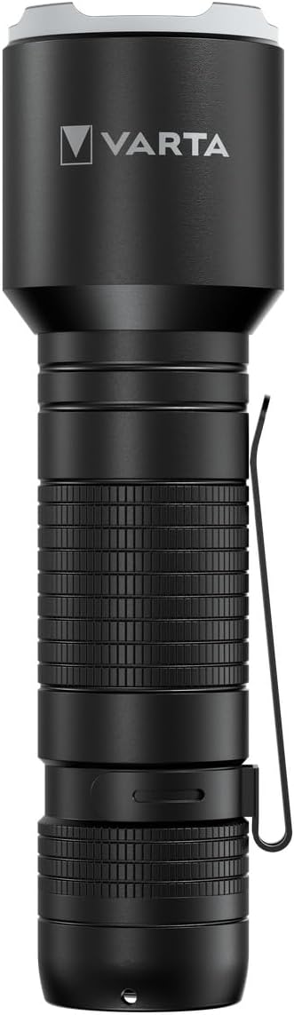 VARTA Lampe Torche LED incl. 2x Piles AAA, Aluminium Light F20 Pro, lampe de poche à trois modes d'éclairage, lumière avec corps en aluminium, poignée texturée, antichoc, Noir
